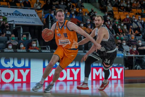 足再次陷入 足再次陷入